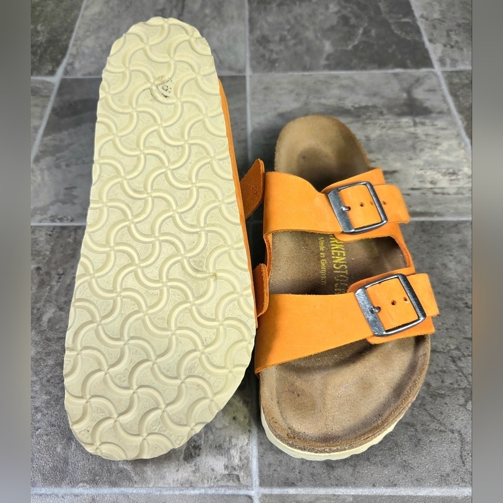 BIRKENSTOCK ARIZONA NUBUCK LEATHER SANDALS. - Picture 8 of 12